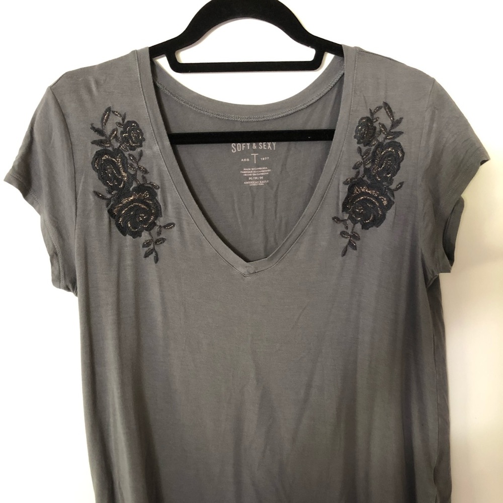 American Eagle Florql Embroidered T-shirt